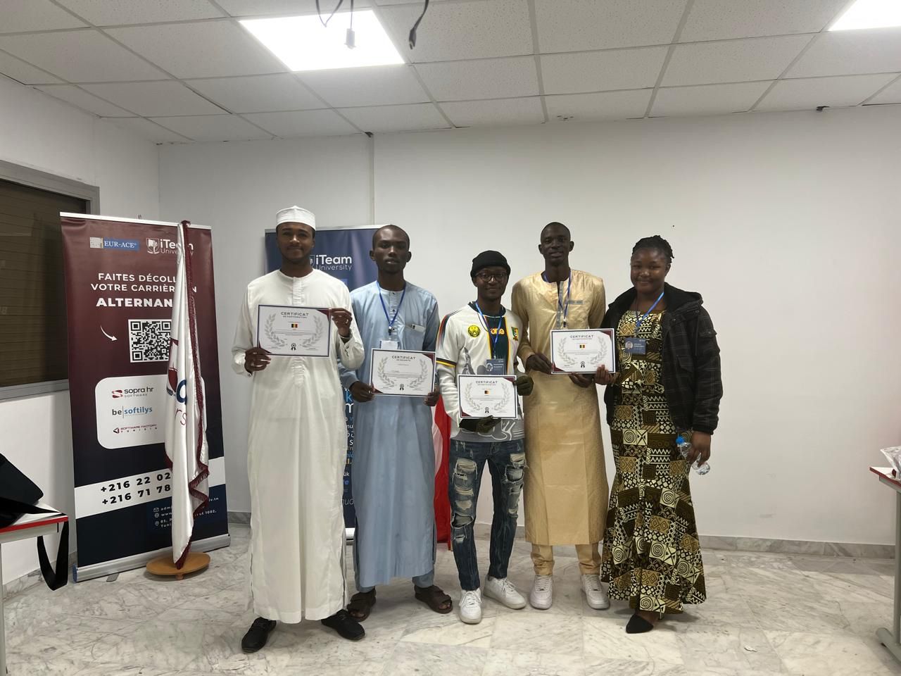 Remise certificats &eacute;tudiants internationaux iTeam University