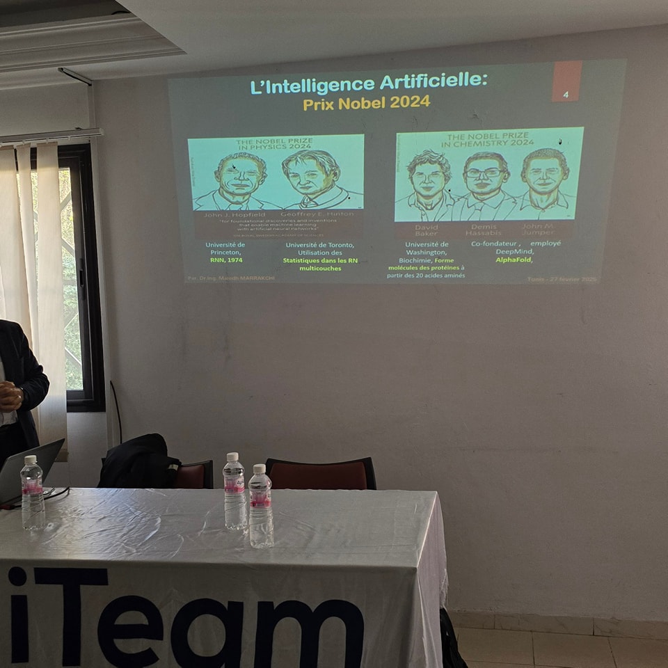 Conf&eacute;rence IA et &Eacute;thique &agrave; iTeam University avec Dr Maledh Marrakchi devant un amphith&eacute;&acirc;tre comble