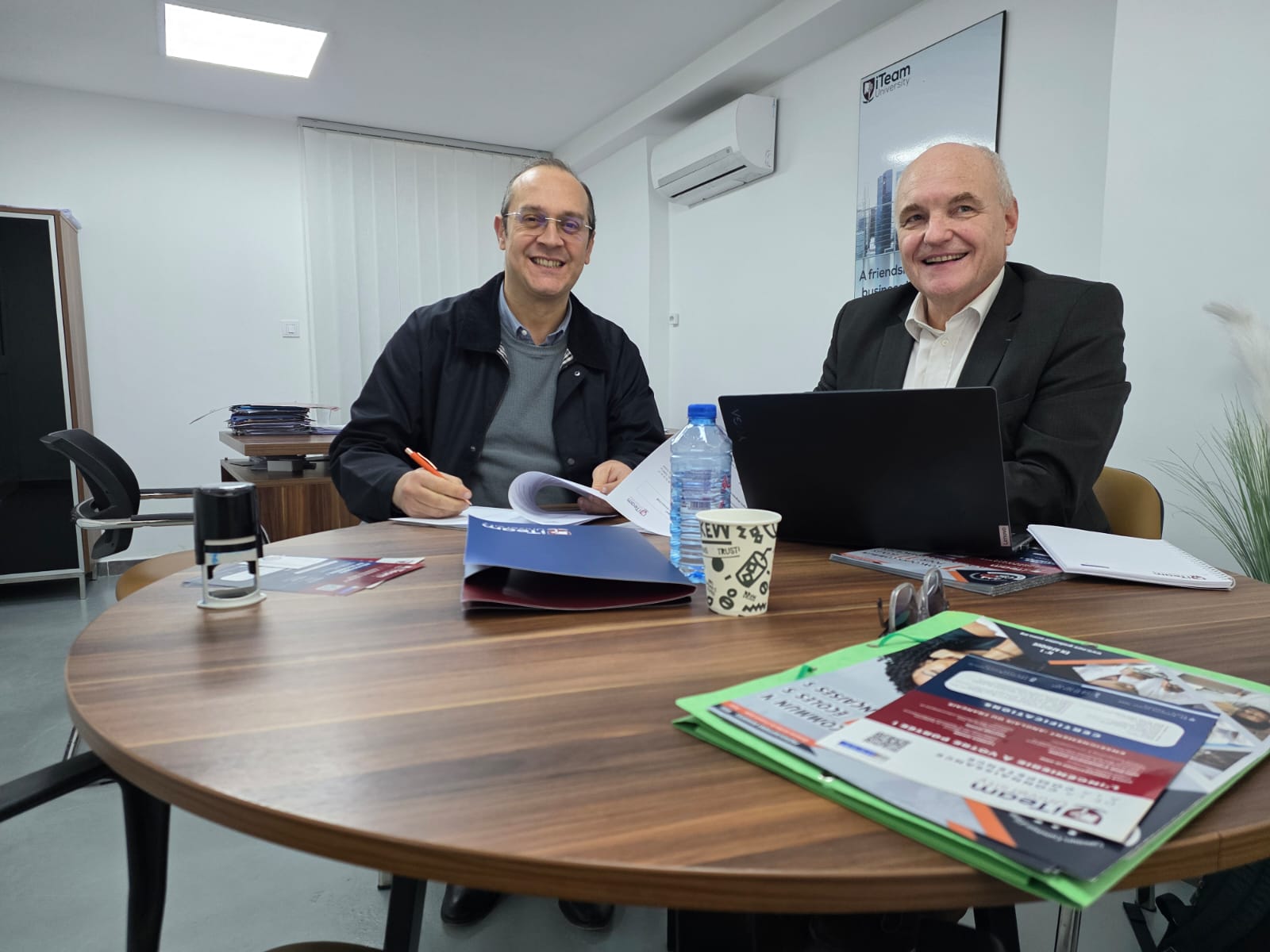 Signature de la convention de partenariat iTeam University et EG@