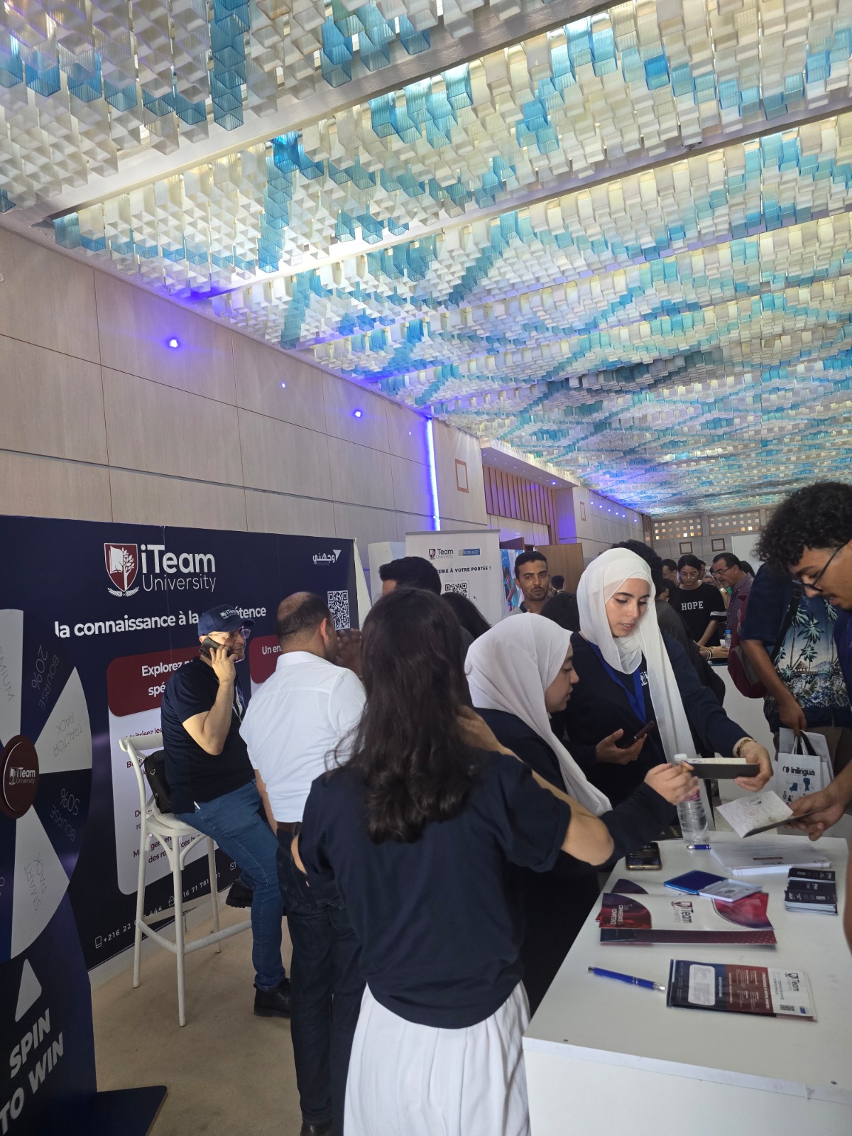 Stand iTeam University au Salon Wajahni 2025 - rencontre avec les futurs &eacute;tudiants