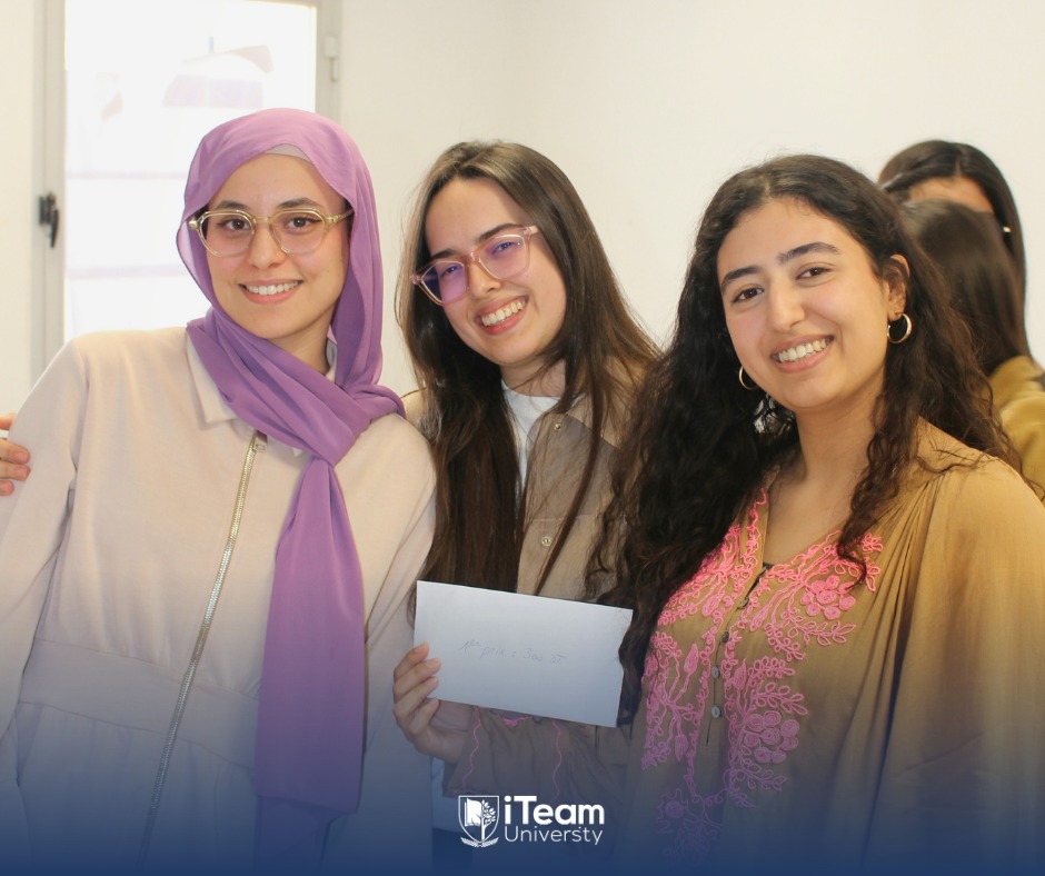 C&eacute;r&eacute;monie de remise des prix du SAW CTF 1.0 - podium f&eacute;minin de l'&eacute;quipe Crazy Package, gagnante du hackathon cybers&eacute;curit&eacute; SecuriNet Club iTeam University