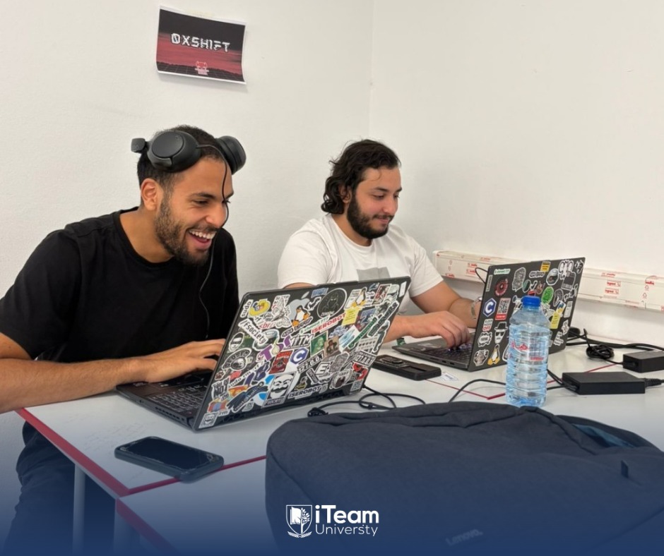 &Eacute;quipe organisatrice du SecuriNet Club, club &eacute;tudiant cybers&eacute;curit&eacute; d'iTeam University, autour du hackathon SAW CTF 1.0 &agrave; Tunis